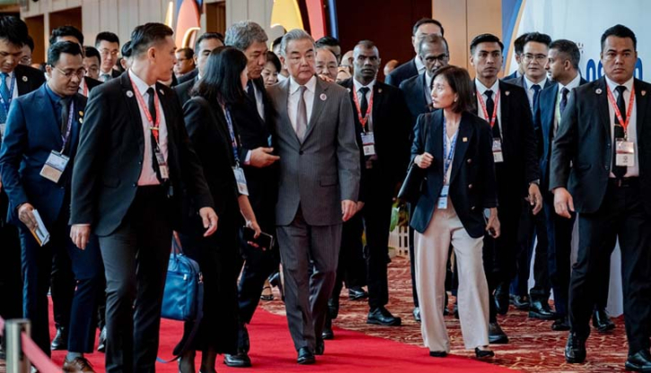 Top Southeast Asian diplomats hold summit with China's foreign minister Top Southeast Asian diplomats hold summit with China's foreign minister
