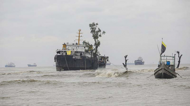 Cyclone Hamoon: At least 3 dead and inflicts damage in Bangladesh Cyclone Hamoon: At least 3 dead and inflicts damage in Bangladesh