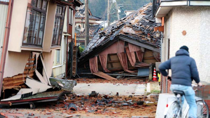 Japan earthquake death toll rises to 48; Rescuers desperate to save lives Japan earthquake death toll rises to 48; Rescuers desperate to save lives