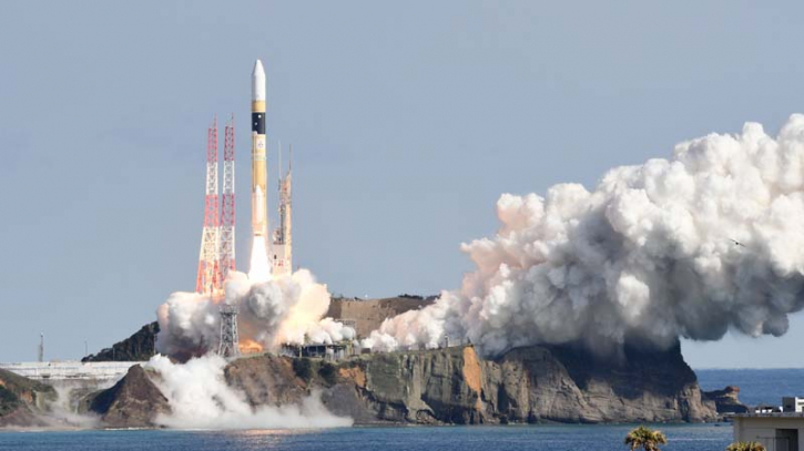 Japan joins Moon race with successful rocket launch