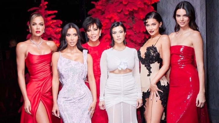 Keeping Up With The Kardashians - New Christmas Party Pics Shared By Kim, Khloe
