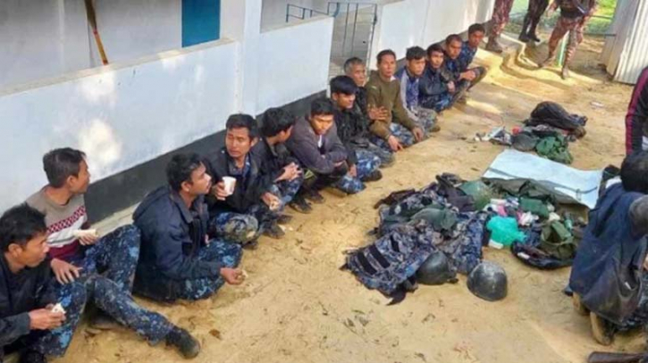 95 Myanmar BGP take shelter in Bangladesh amid clashes with insurgents
