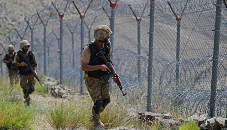 Tensions between Pakistan-Afghanistan escalate amid border clashes Tensions between Pakistan-Afghanistan escalate amid border clashes