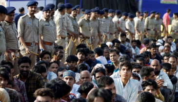 India illegally deporting Muslim citizens at gunpoint to Bangladesh