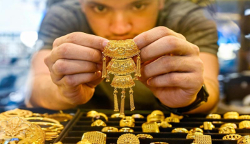 Gold record $5,000 mark on Trump policy uncertainty