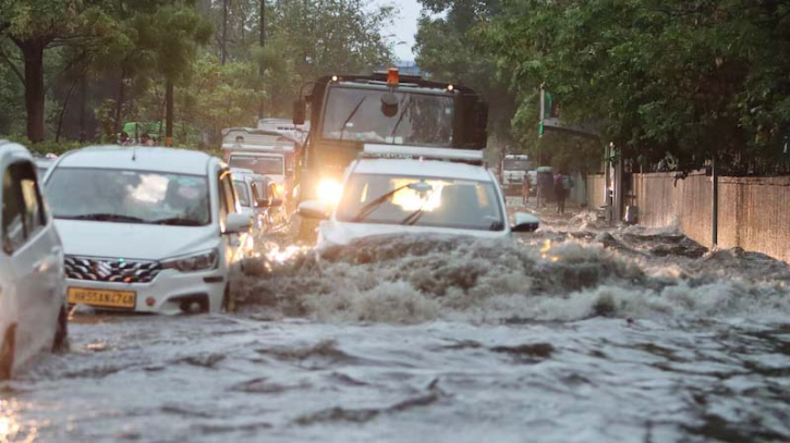 Eleven dead in New Delhi after heavy rain, flight operations disrupted Eleven dead in New Delhi after heavy rain, flight operations disrupted